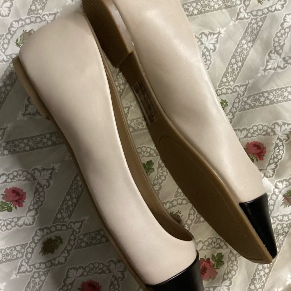 Qupid Tulin Cream and Black Flats Minimalist Loafers Size 6 & 8 - Picture 4 of 9